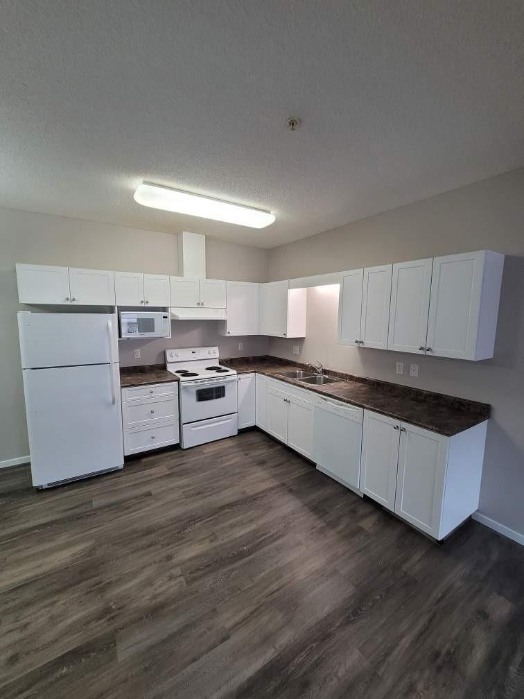 Tamarack Manor  - Photo 28