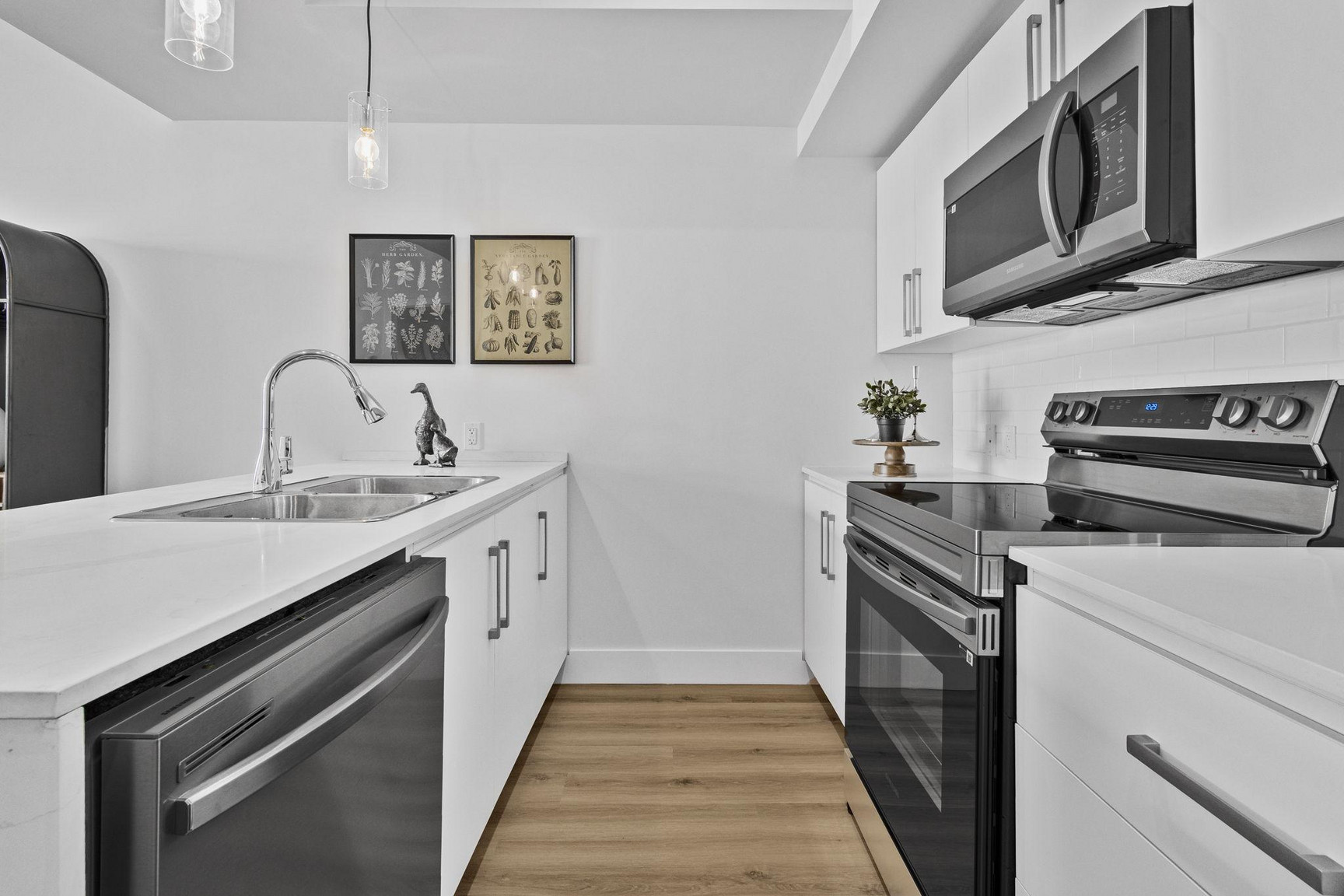 Esprit Living Apartments - Photo 32