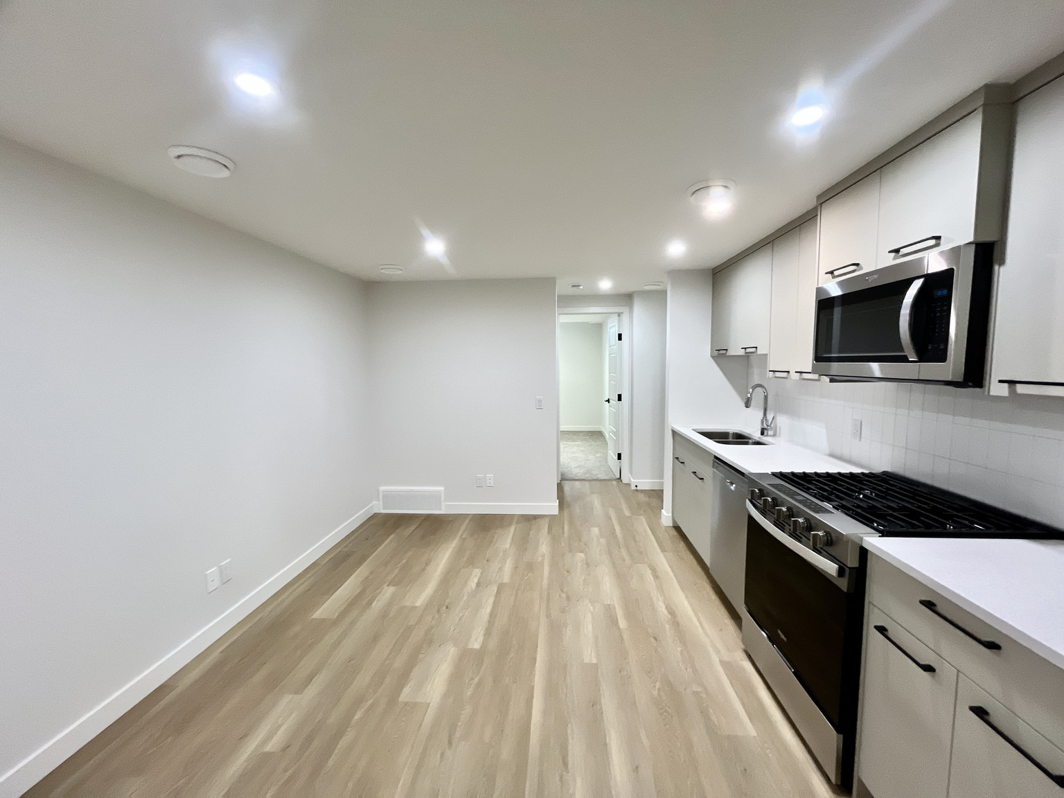 280 Paterson Link SW, Lower - Photo 8