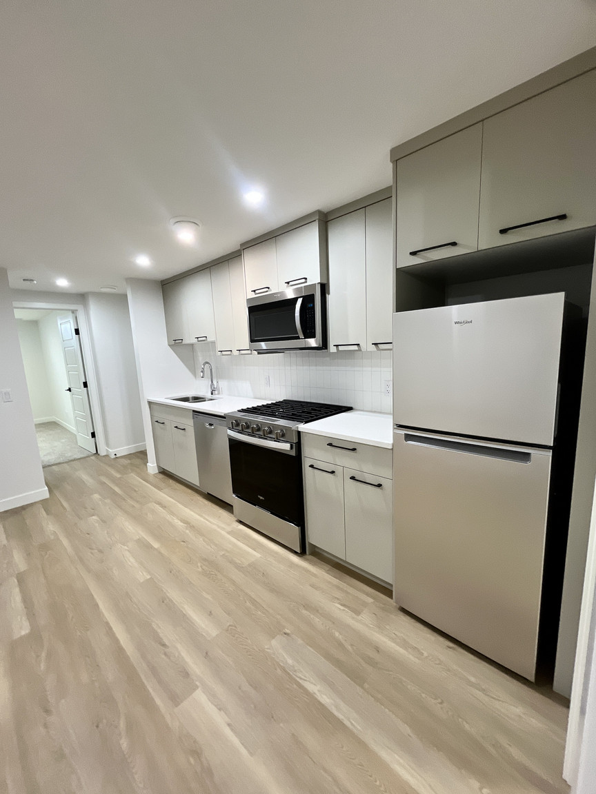 280 Paterson Link SW, Lower