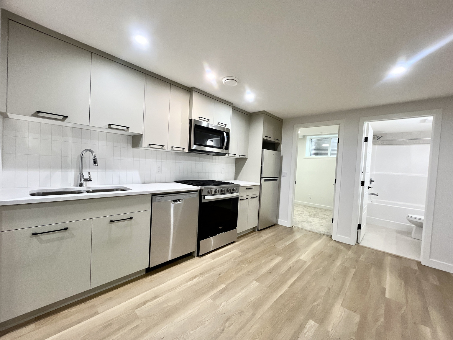 280 Paterson Link SW, Lower - Photo 10