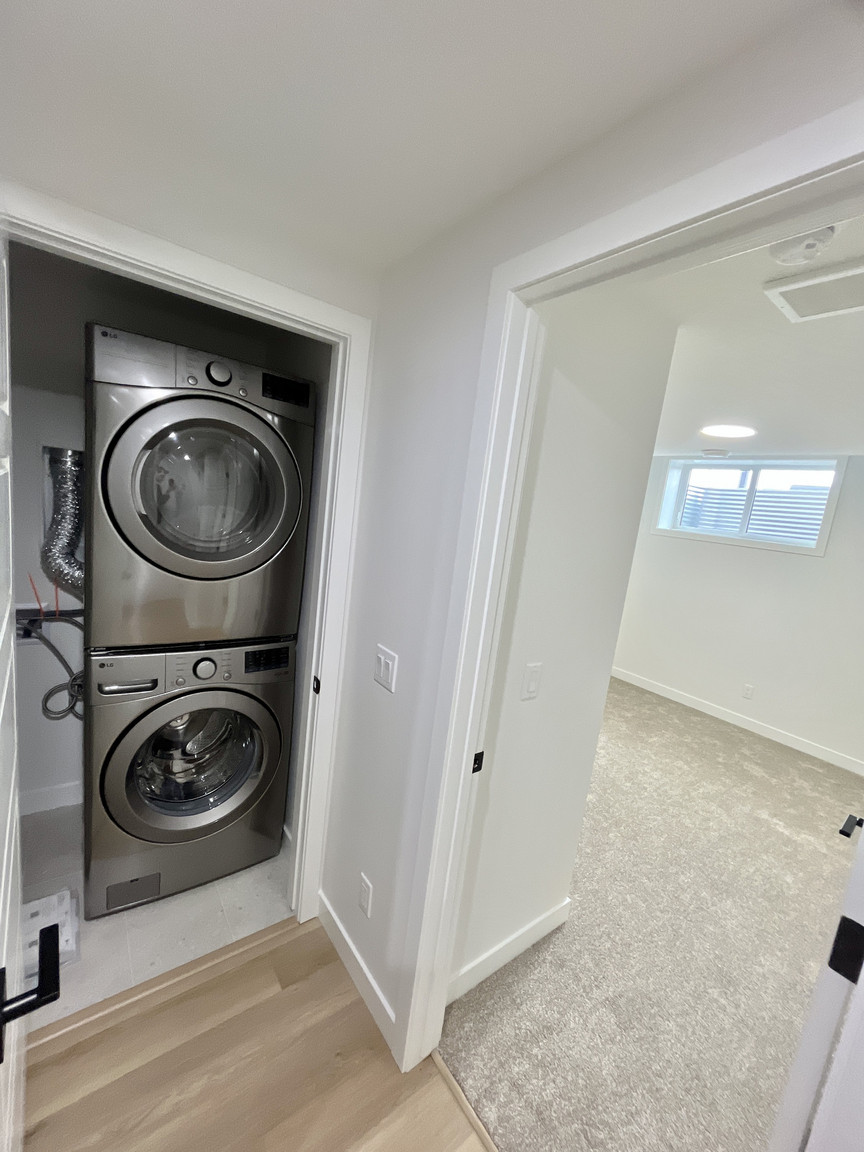 280 Paterson Link SW, Lower - Photo 18