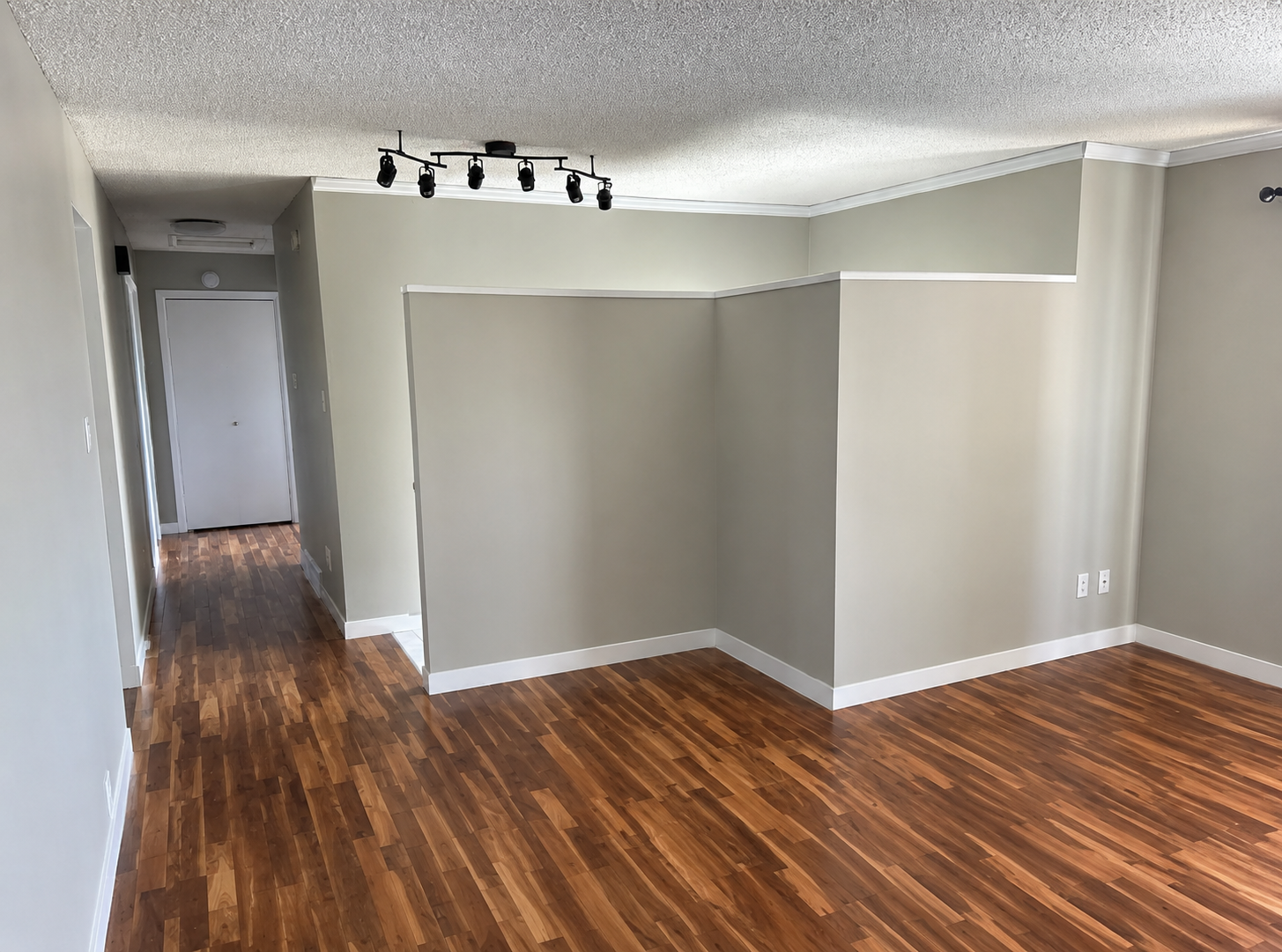 5119-55 Avenue, Upper - Photo 2