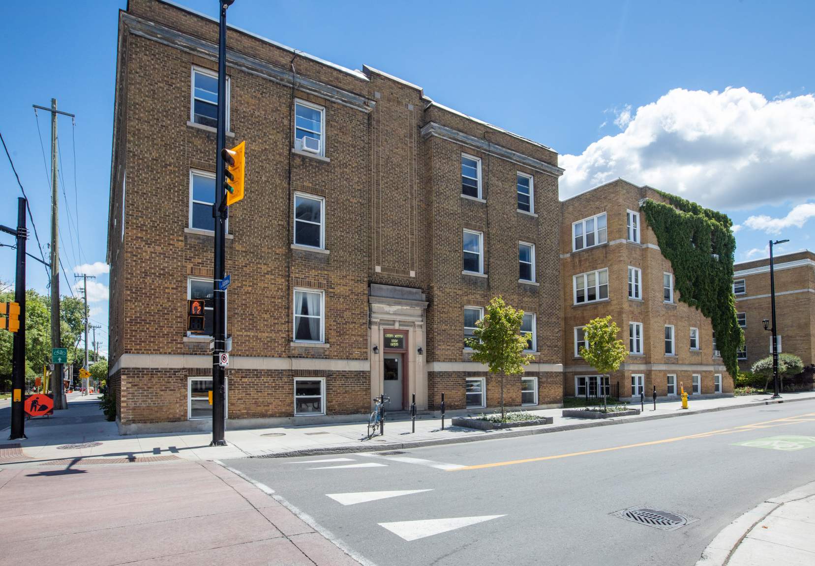 Royal Court Apartments - Photo 25