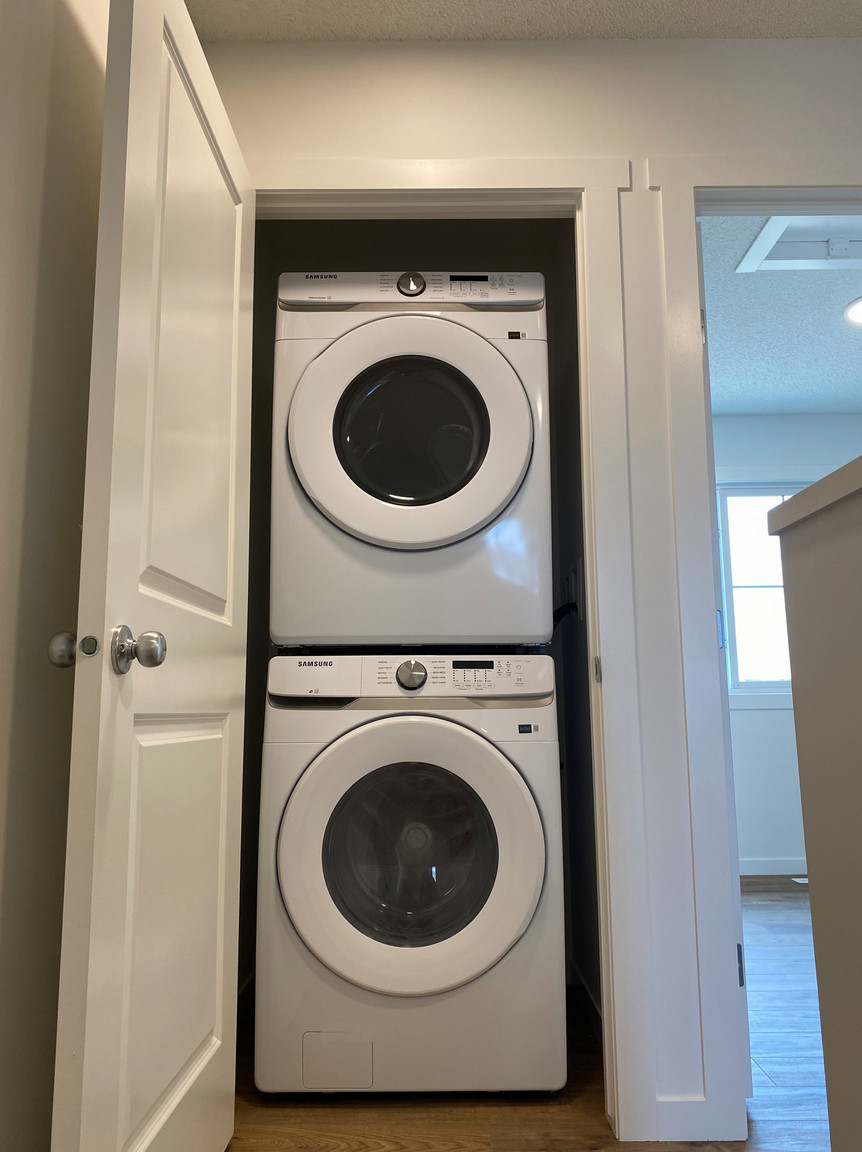 2 Bedroom + Den 2.5 Bathroom Townhouse in Rosethal - SF294 - Photo 9