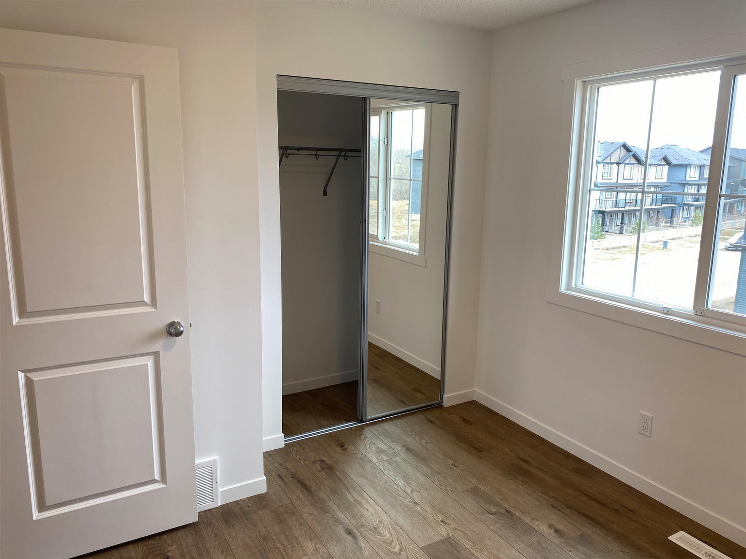 2 Bedroom + Den 2.5 Bathroom Townhouse in Rosethal - SF294 - Photo 11