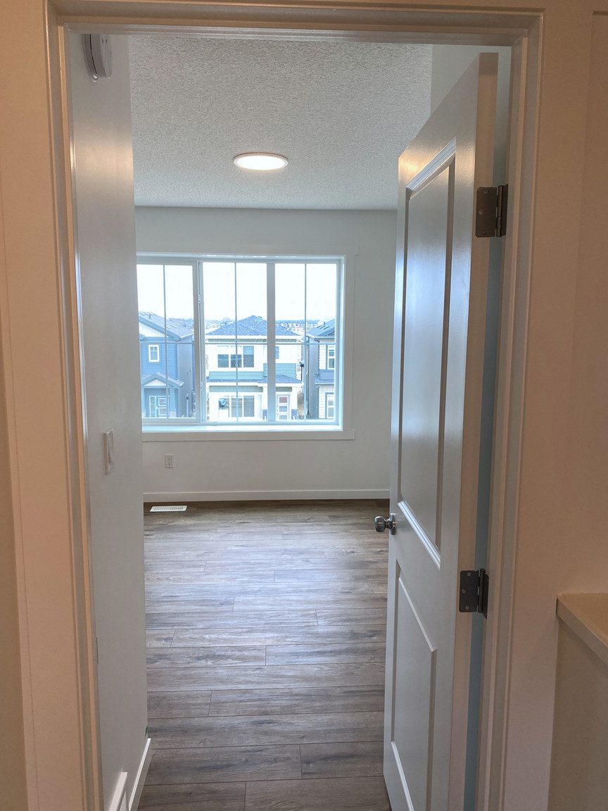 2 Bedroom + Den 2.5 Bathroom Townhouse in Rosethal - SF294 - Photo 14