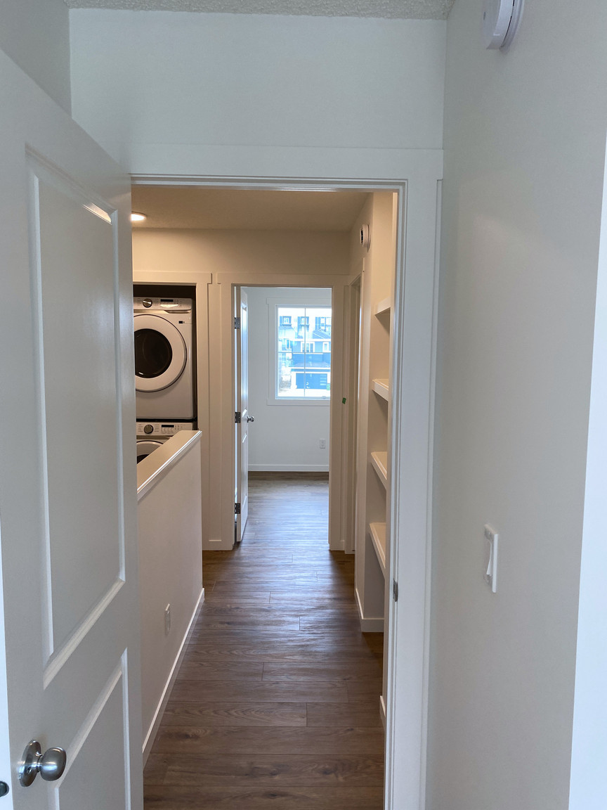 2 Bedroom + Den 2.5 Bathroom Townhouse in Rosethal - SF294 - Photo 15
