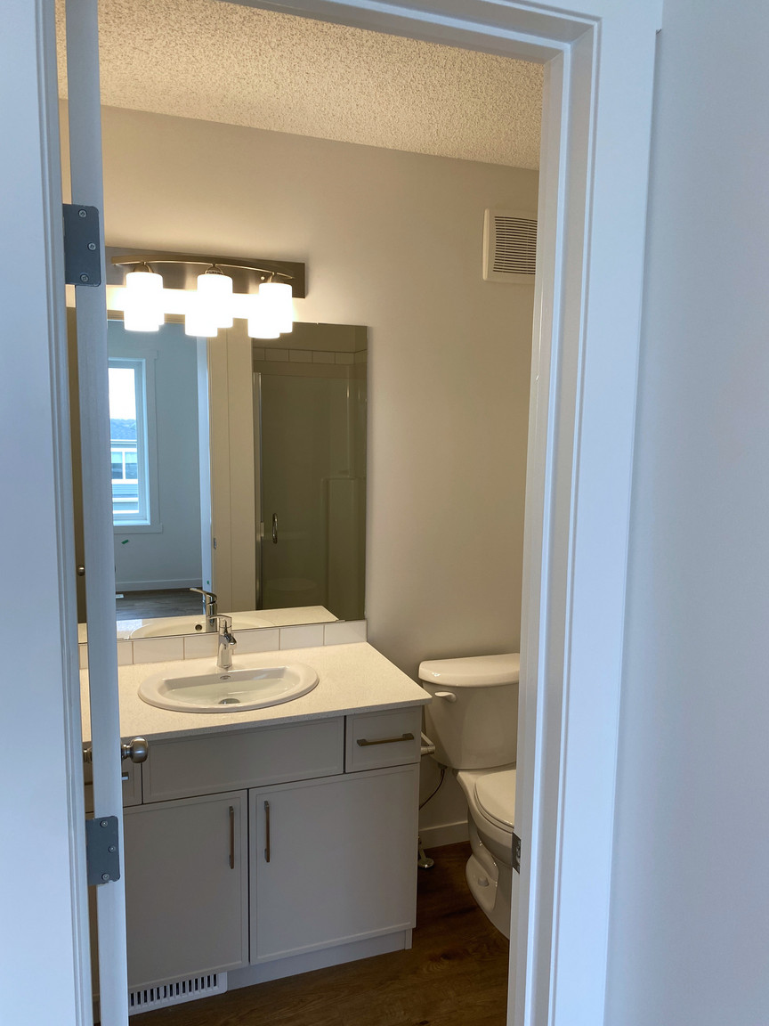 2 Bedroom + Den 2.5 Bathroom Townhouse in Rosethal - SF294 - Photo 16