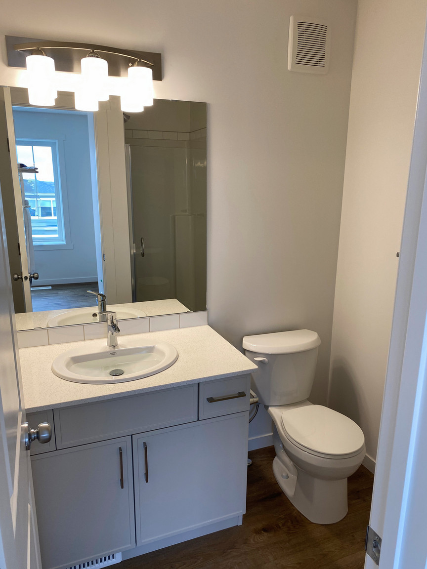 2 Bedroom + Den 2.5 Bathroom Townhouse in Rosethal - SF294 - Photo 17