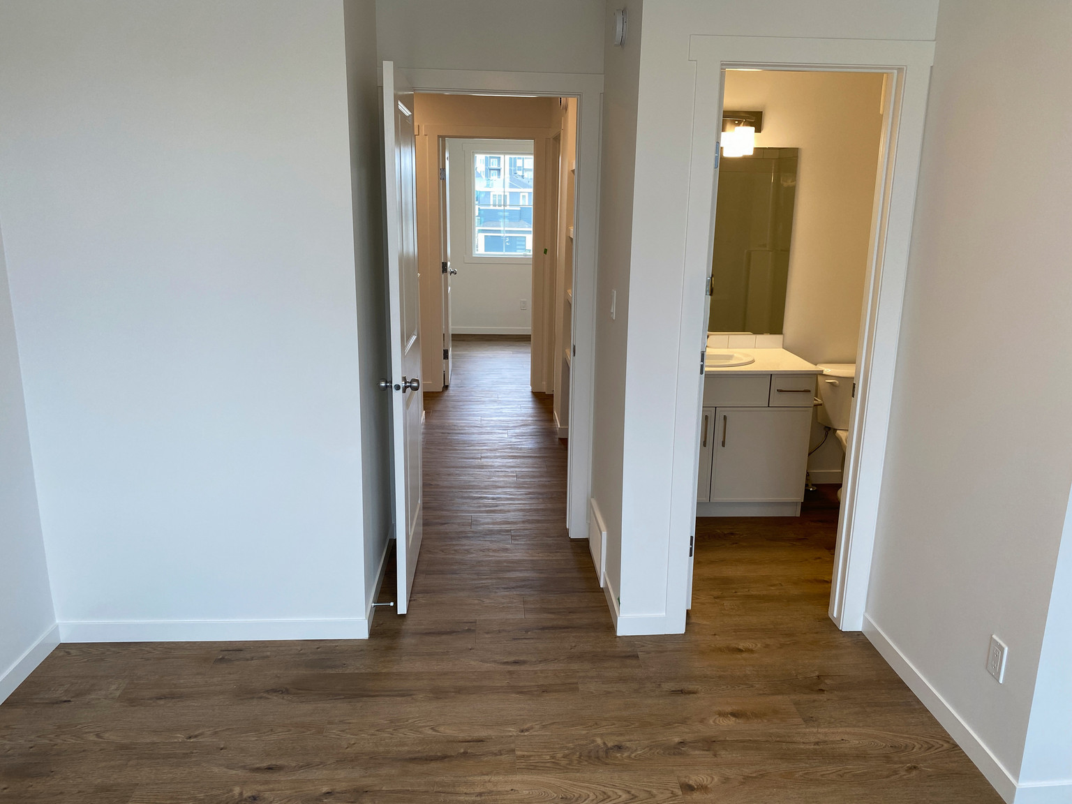 2 Bedroom + Den 2.5 Bathroom Townhouse in Rosethal - SF294 - Photo 20