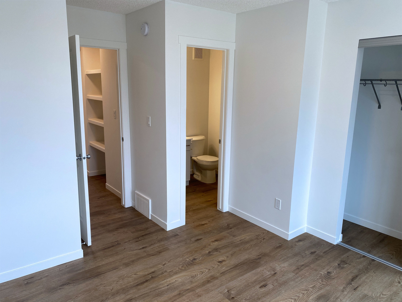2 Bedroom + Den 2.5 Bathroom Townhouse in Rosethal - SF294 - Photo 21