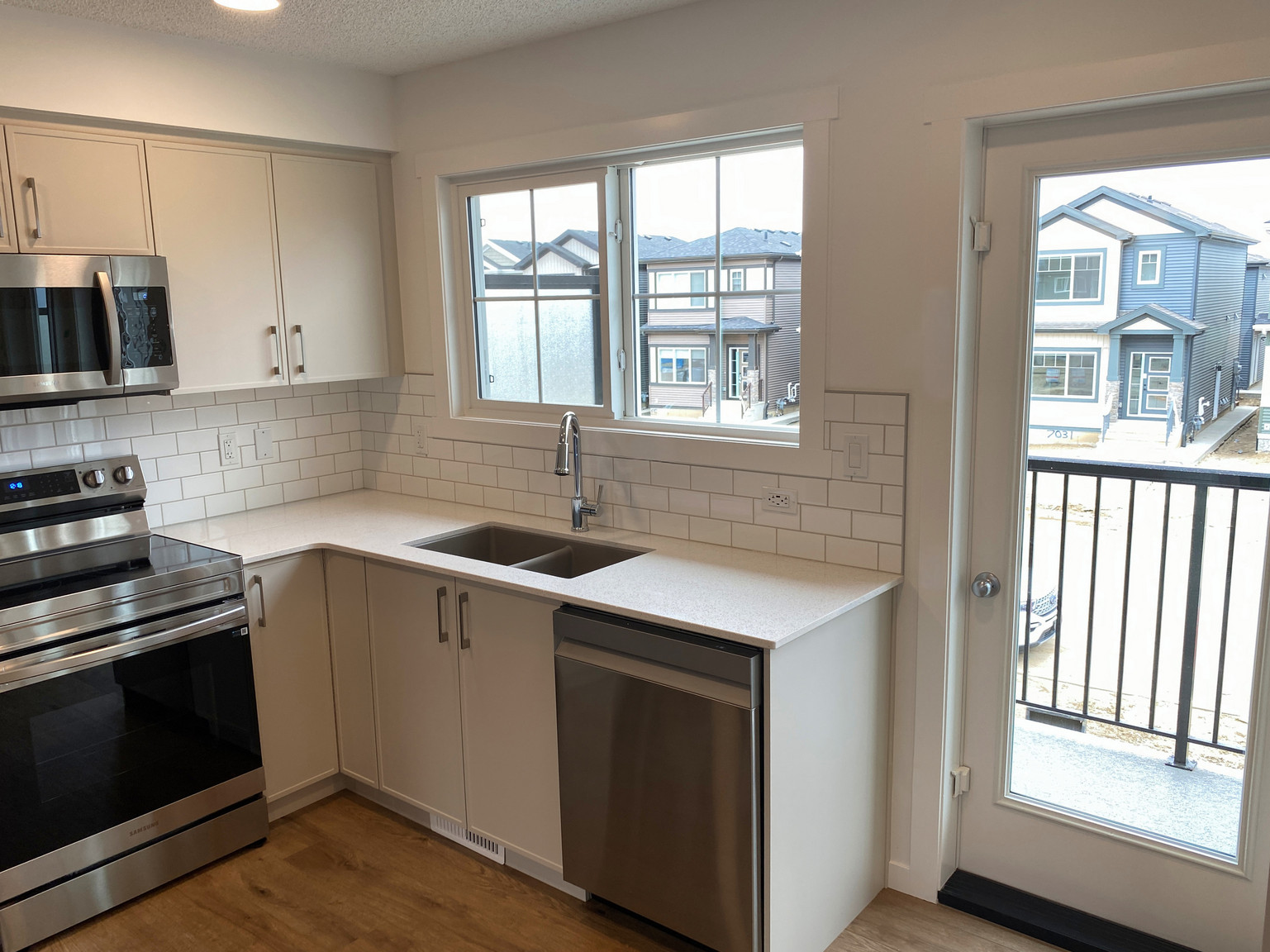 2 Bedroom + Den 2.5 Bathroom Townhouse in Rosethal - SF294 - Photo 7