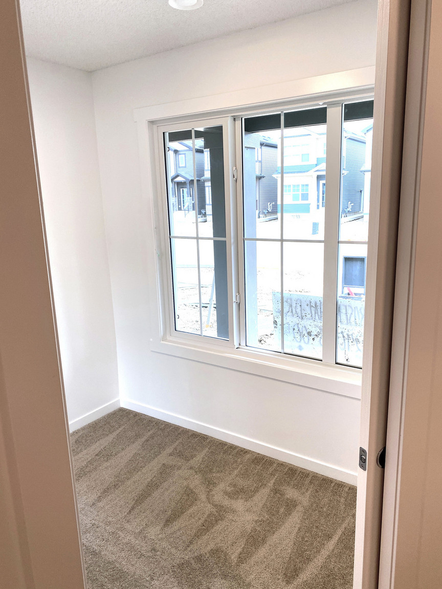 2 Bedroom + Den 2.5 Bathroom Townhouse in Rosethal - SF294 - Photo 23