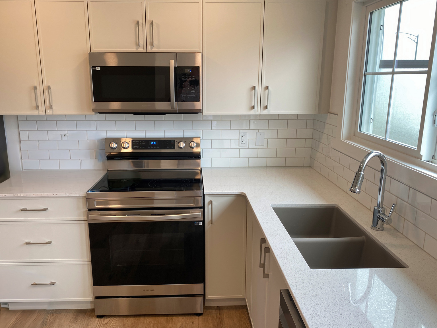 2 Bedroom + Den 2.5 Bathroom Townhouse in Rosethal - SF294 - Photo 5