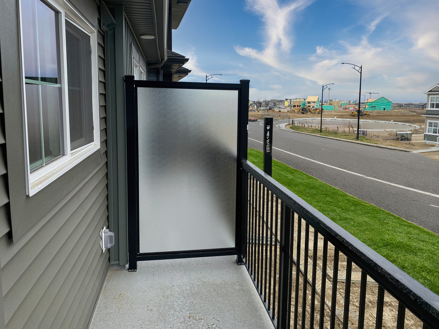 2 Bedroom + Den 2.5 Bathroom Townhouse in Rosethal - SF294 - Photo 4