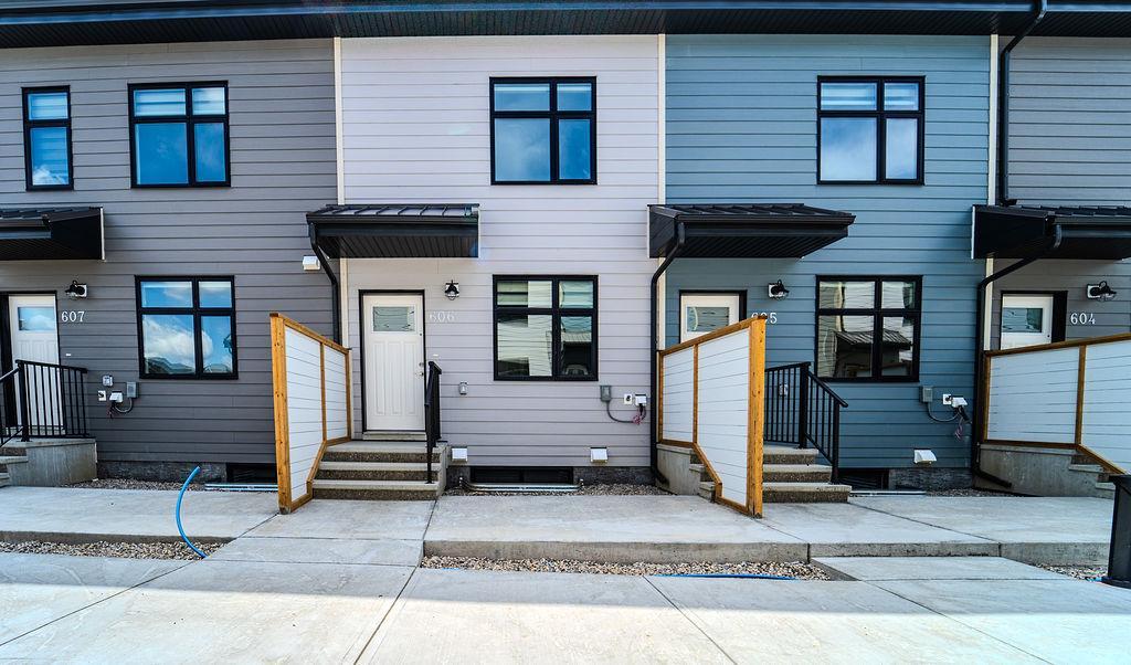 SF168 | 3 Bed, 2.5 Bath Townhouse Mahogany SE Calgary
