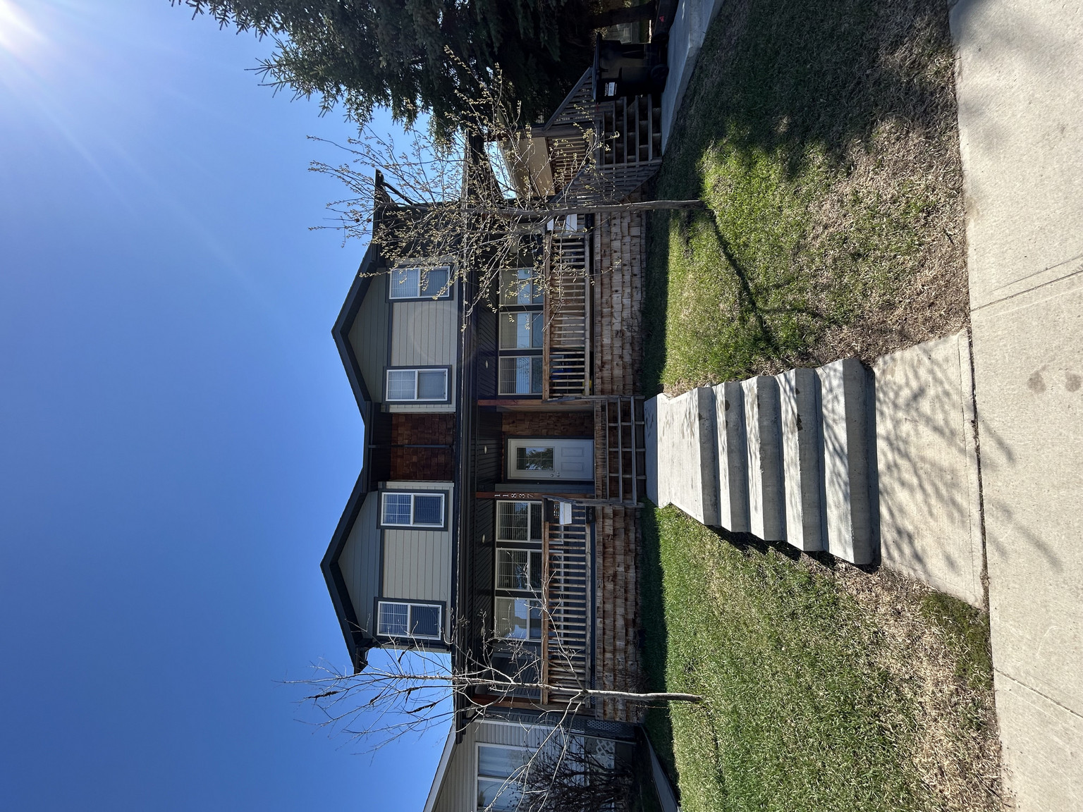 SF214 | 1 Month Free – Spacious 4 Bedroom Main Floor Home – Northwest Edmonton - Photo 2