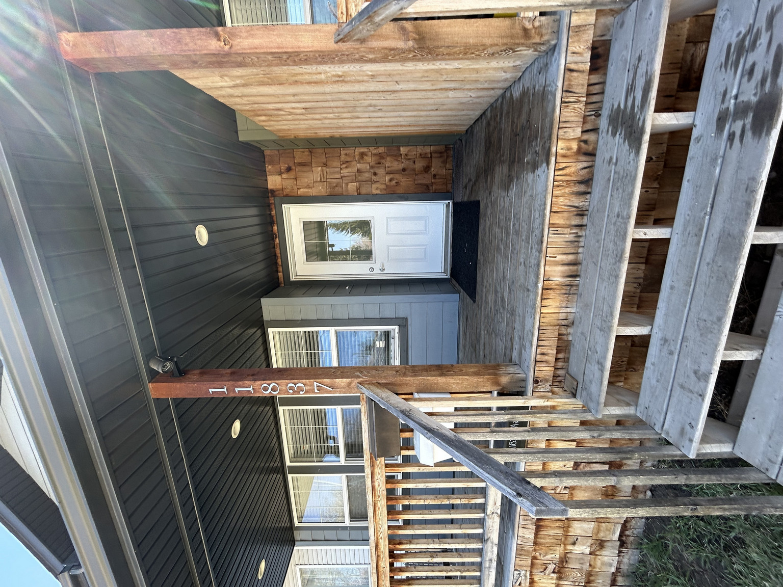 SF214 | 1 Month Free – Spacious 4 Bedroom Main Floor Home – Northwest Edmonton - Photo 3