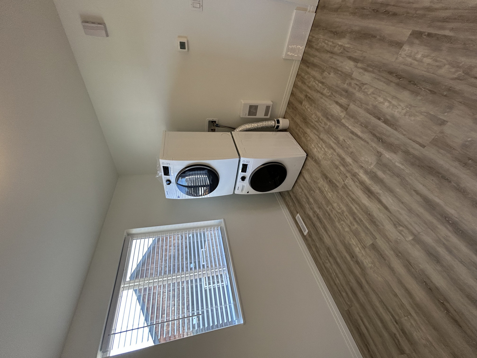 SF214 | 1 Month Free – Spacious 4 Bedroom Main Floor Home – Northwest Edmonton - Photo 10
