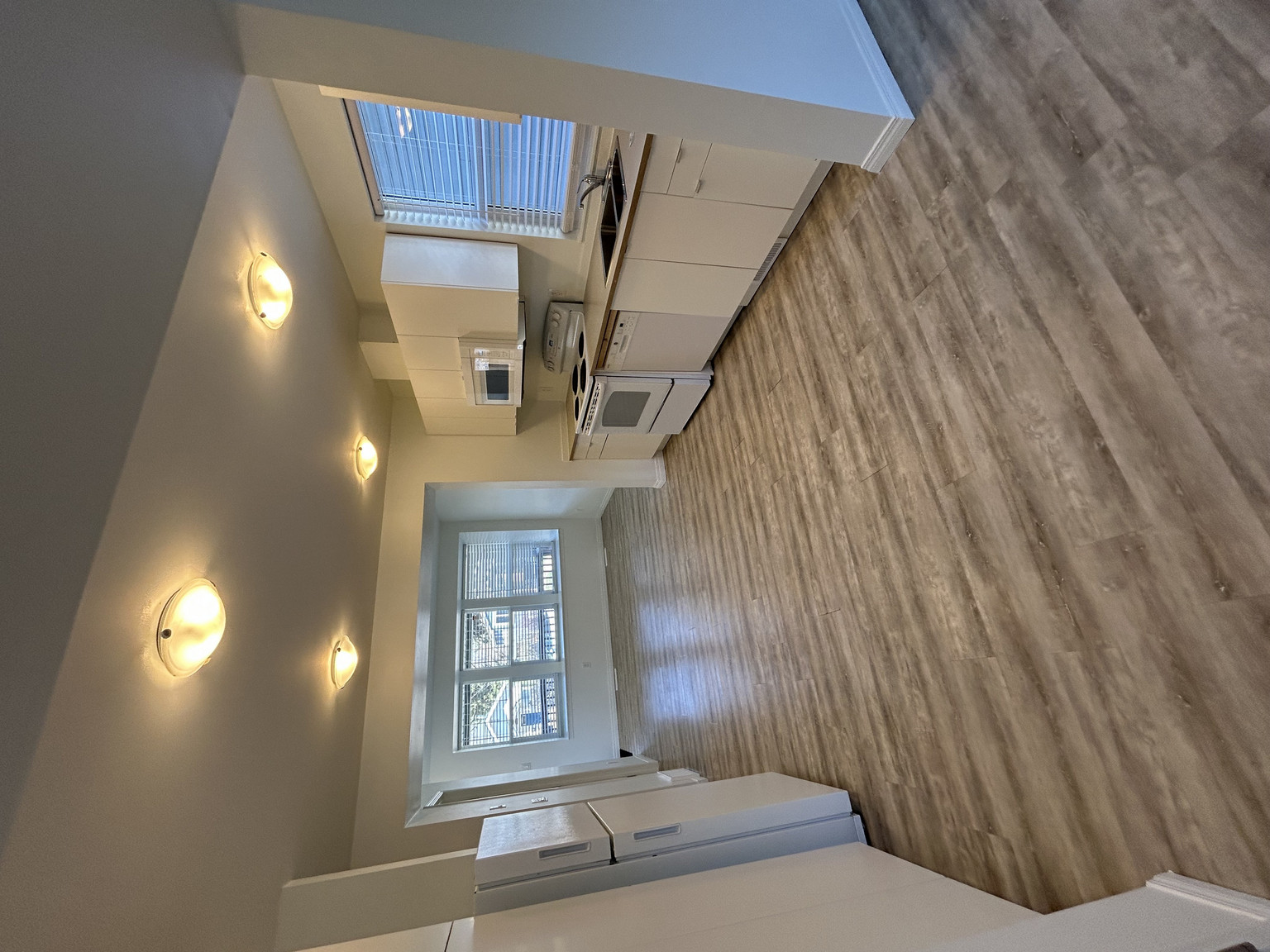 SF214 | 1 Month Free – Spacious 4 Bedroom Main Floor Home – Northwest Edmonton - Photo 11