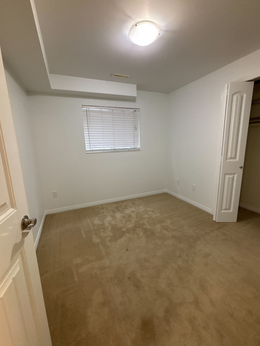 Modern 2 Bedroom, 1 Bathroom Basement Suite in NW Edmonton | SF209 - Photo 44