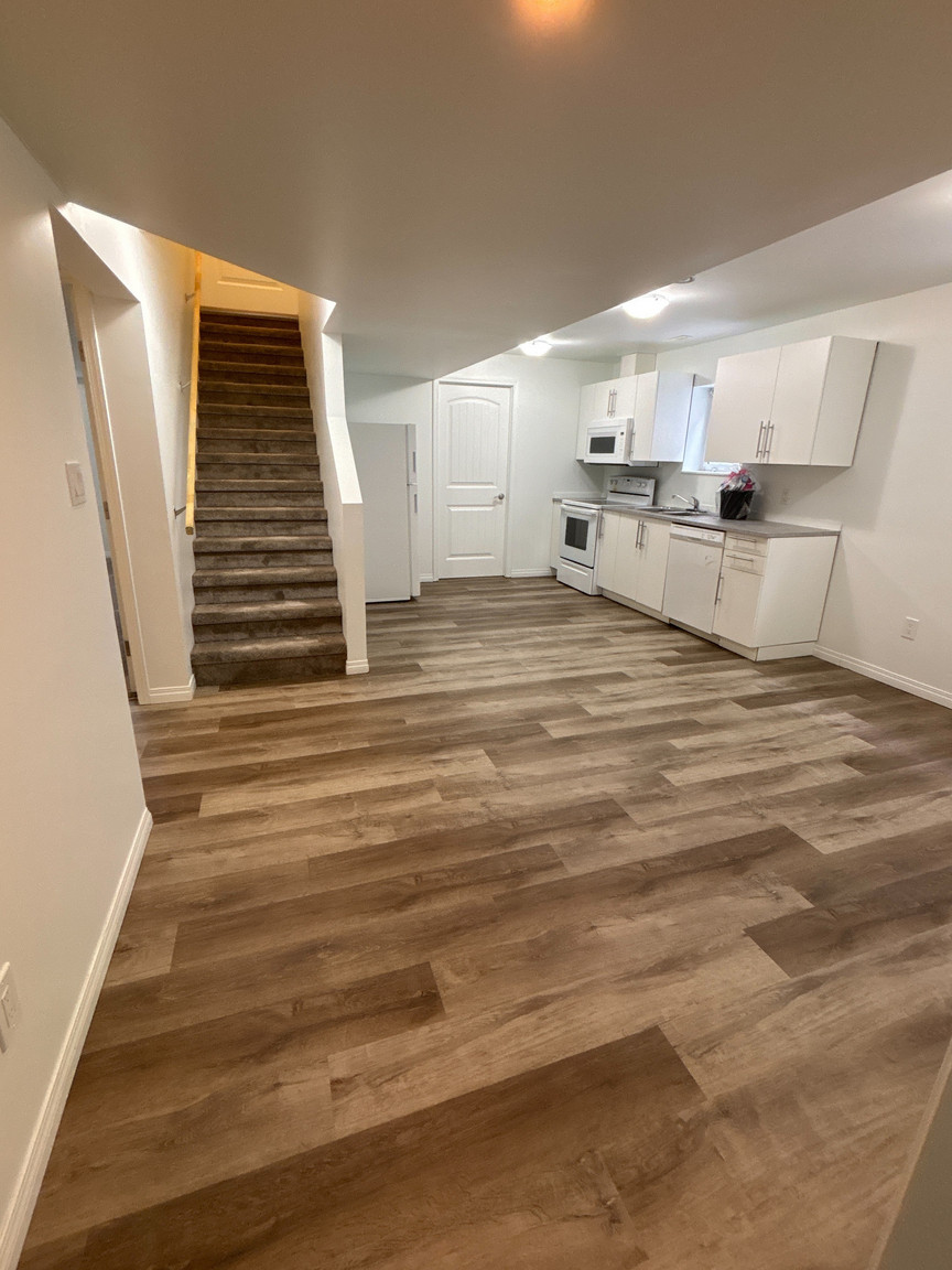 SF225 – Elmwood Park Duplex for Rent | 3-Bed Basement | 12521 77 St NW Edmonton | 1 Month Free - Photo 14