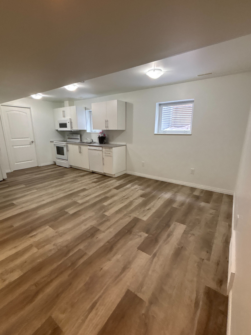 SF225 – Elmwood Park Duplex for Rent | 3-Bed Basement | 12521 77 St NW Edmonton | 1 Month Free - Photo 18