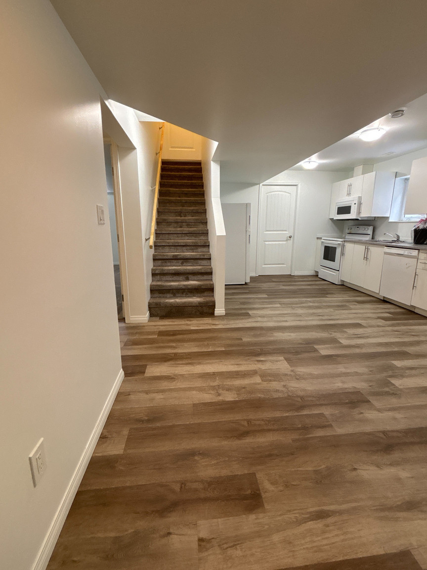 SF225 – Elmwood Park Duplex for Rent | 3-Bed Basement | 12521 77 St NW Edmonton | 1 Month Free - Photo 20