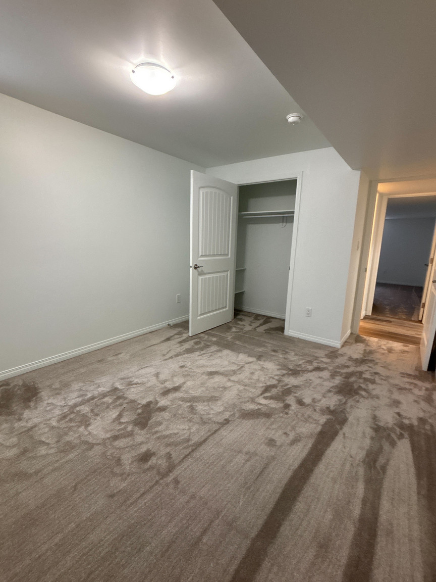 SF225 – Elmwood Park Duplex for Rent | 3-Bed Basement | 12521 77 St NW Edmonton | 1 Month Free - Photo 28