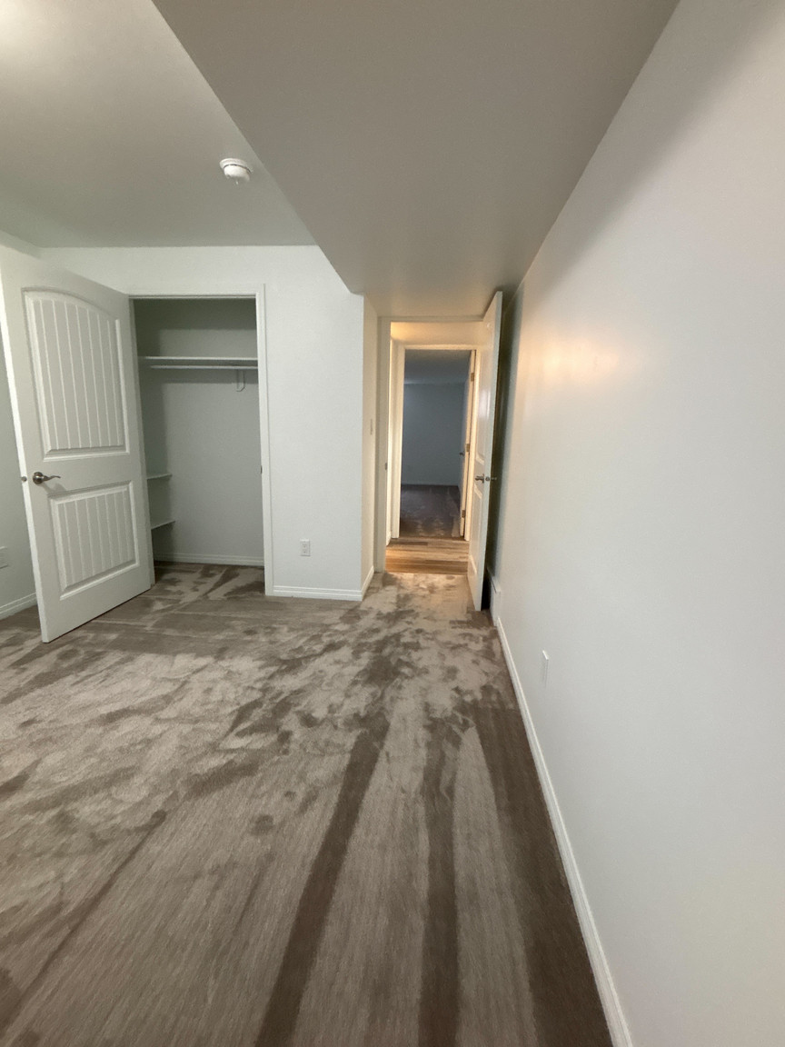 SF225 – Elmwood Park Duplex for Rent | 3-Bed Basement | 12521 77 St NW Edmonton | 1 Month Free - Photo 32