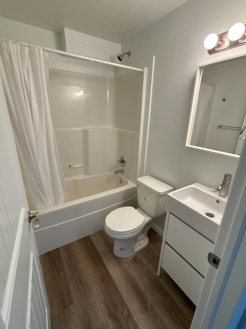 SF225 – Elmwood Park Duplex for Rent | 3-Bed Basement | 12521 77 St NW Edmonton | 1 Month Free - Photo 34