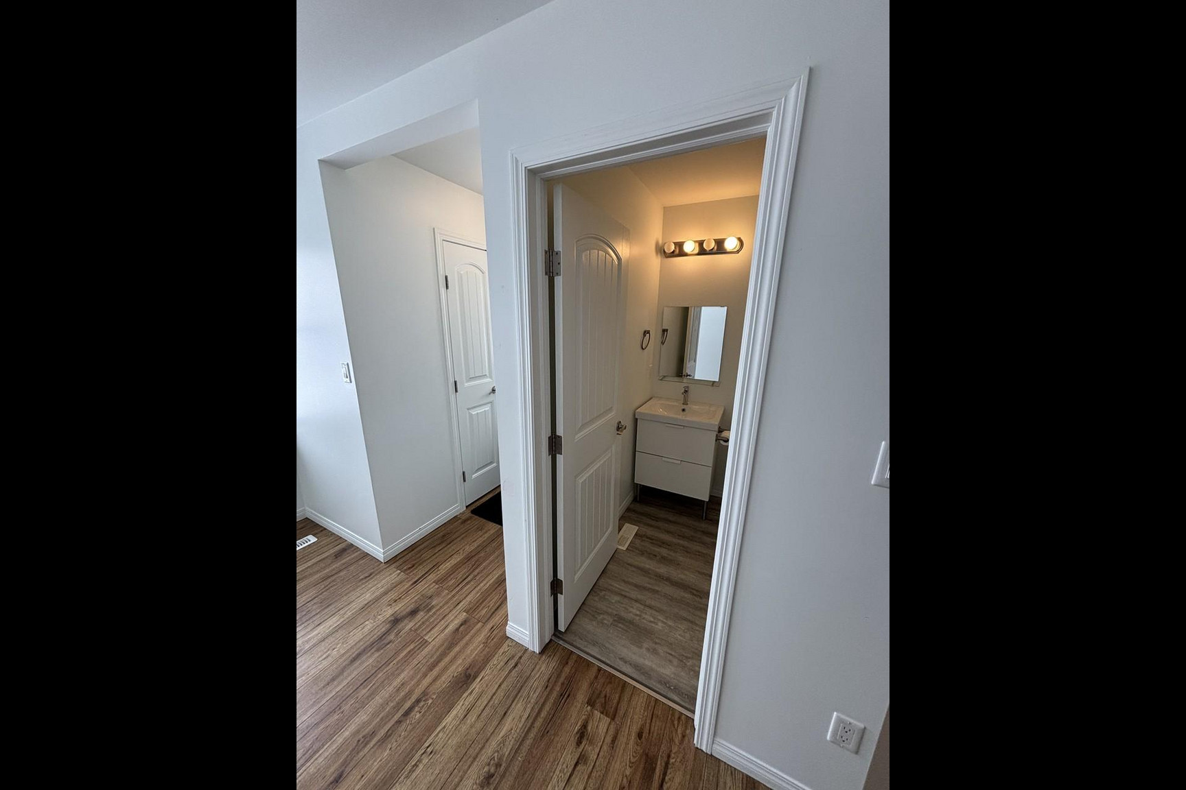 SF203 – Westwood Duplex for Rent | 4-Bed Main Floor 10509 122 Ave 12148 105 St NW | 1 Month Free - Photo 17