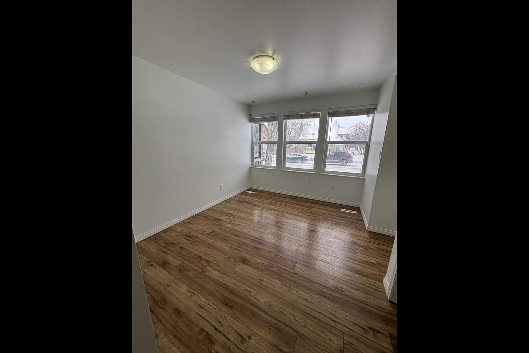 SF203 – Westwood Duplex for Rent | 4-Bed Main Floor 10509 122 Ave 12148 105 St NW | 1 Month Free - Photo 3