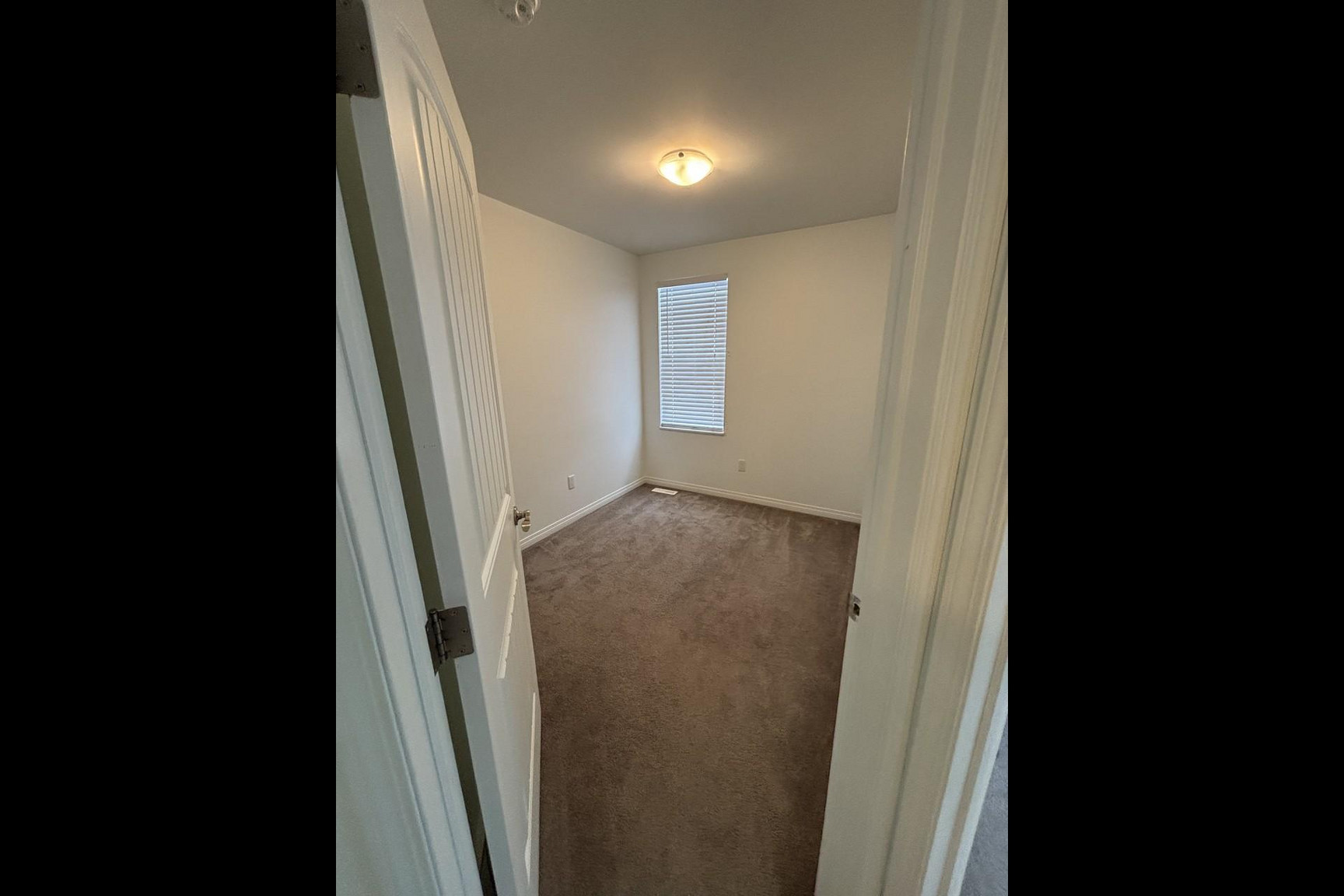 SF203 – Westwood Duplex for Rent | 4-Bed Main Floor 10509 122 Ave 12148 105 St NW | 1 Month Free - Photo 41