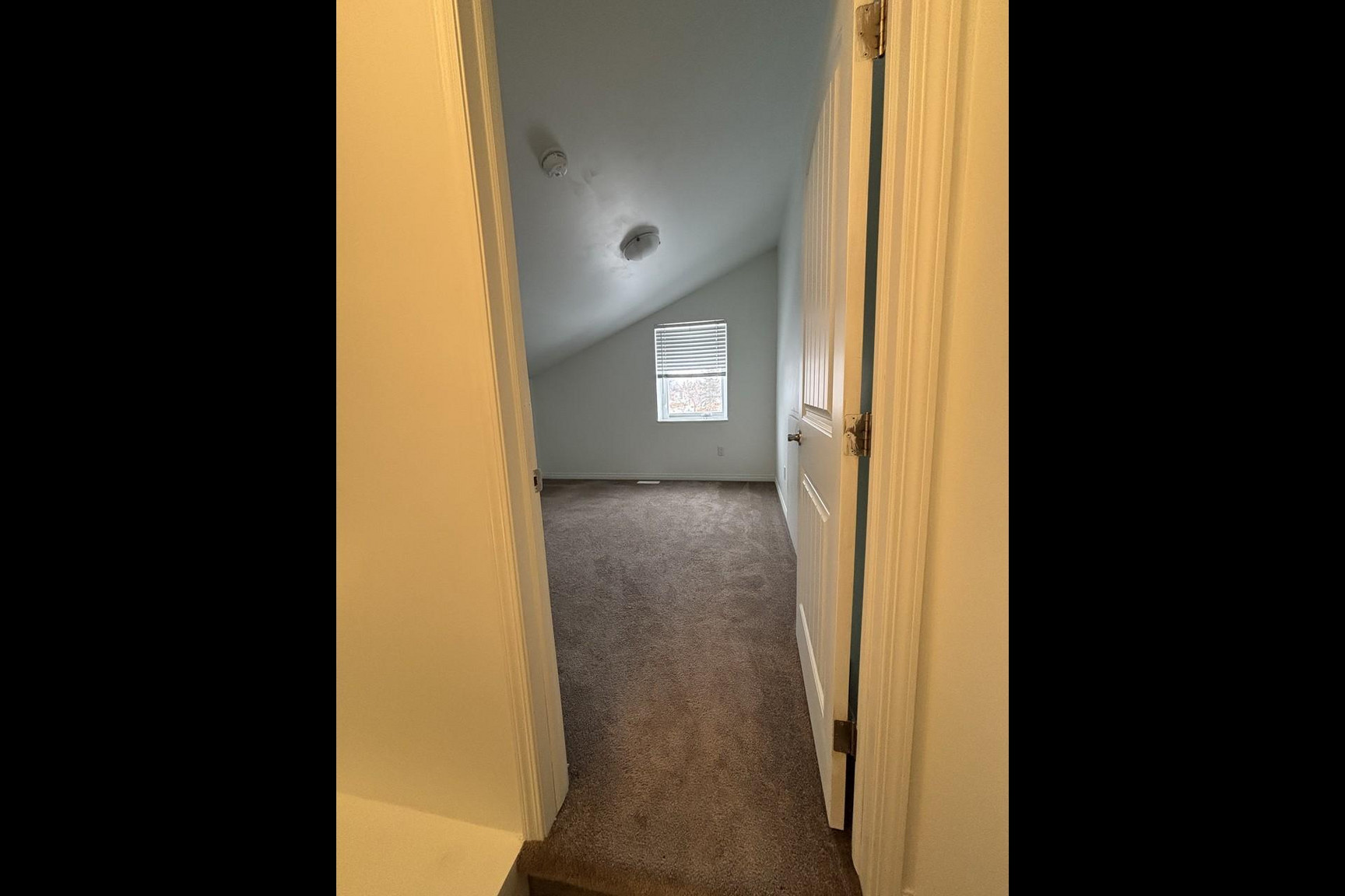 SF203 – Westwood Duplex for Rent | 4-Bed Main Floor 10509 122 Ave 12148 105 St NW | 1 Month Free - Photo 45
