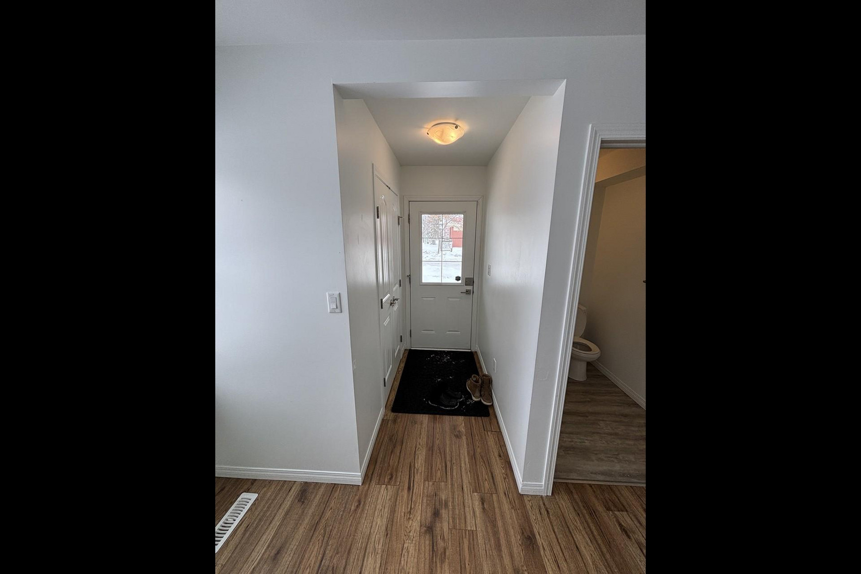 SF203 – Westwood Duplex for Rent | 4-Bed Main Floor 10509 122 Ave 12148 105 St NW | 1 Month Free - Photo 5