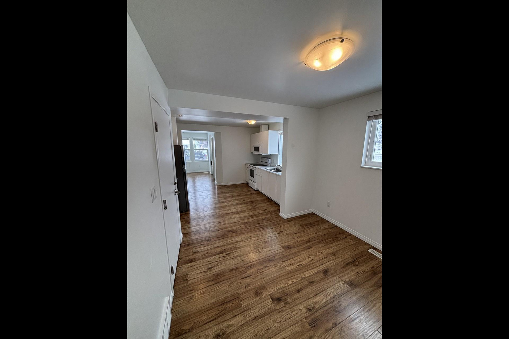 SF203 – Westwood Duplex for Rent | 4-Bed Main Floor 10509 122 Ave 12148 105 St NW | 1 Month Free - Photo 13