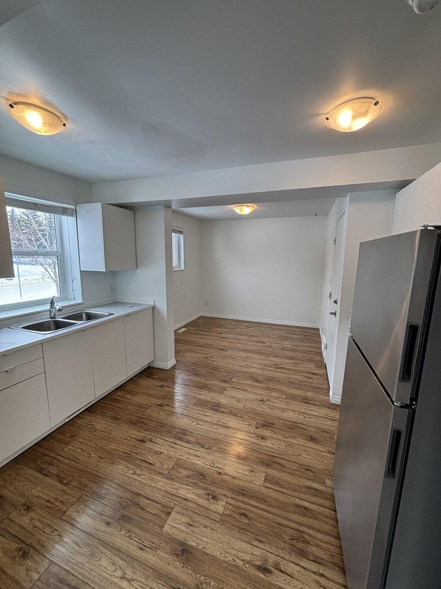 SF203 – Westwood Duplex for Rent | 4-Bed Main Floor 10509 122 Ave 12148 105 St NW | 1 Month Free - Photo 11