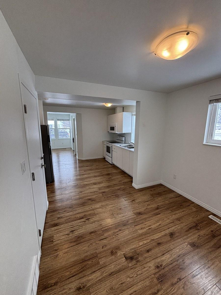 SF203 – Westwood Duplex for Rent | 4-Bed Main Floor 10509 122 Ave 12148 105 St NW | 1 Month Free - Photo 19