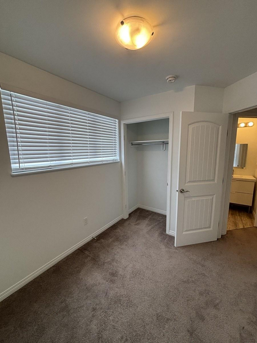 SF203 – Westwood Duplex for Rent | 4-Bed Main Floor 10509 122 Ave 12148 105 St NW | 1 Month Free - Photo 53