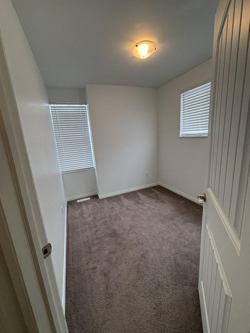 SF203 – Westwood Duplex for Rent | 4-Bed Main Floor 10509 122 Ave 12148 105 St NW | 1 Month Free - Photo 61