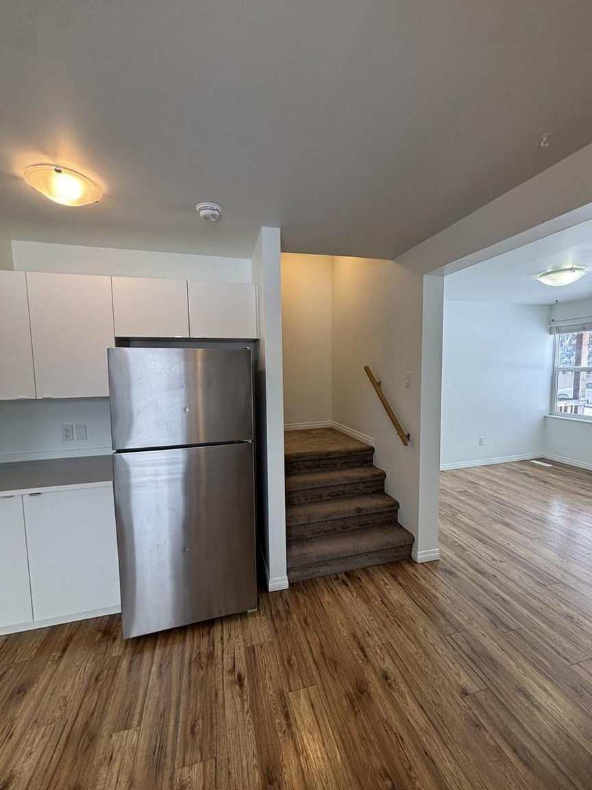 SF203 – Westwood Duplex for Rent | 4-Bed Main Floor 10509 122 Ave 12148 105 St NW | 1 Month Free - Photo 9