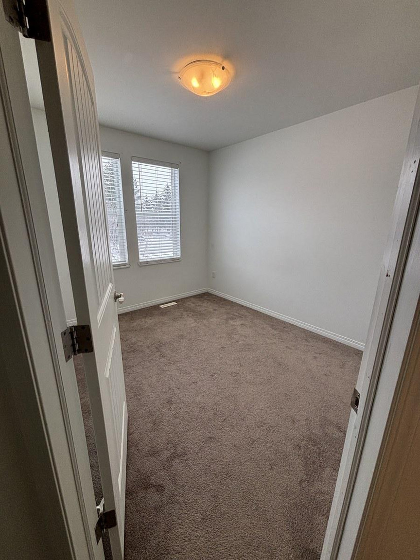 SF203 – Westwood Duplex for Rent | 4-Bed Main Floor 10509 122 Ave 12148 105 St NW | 1 Month Free - Photo 63