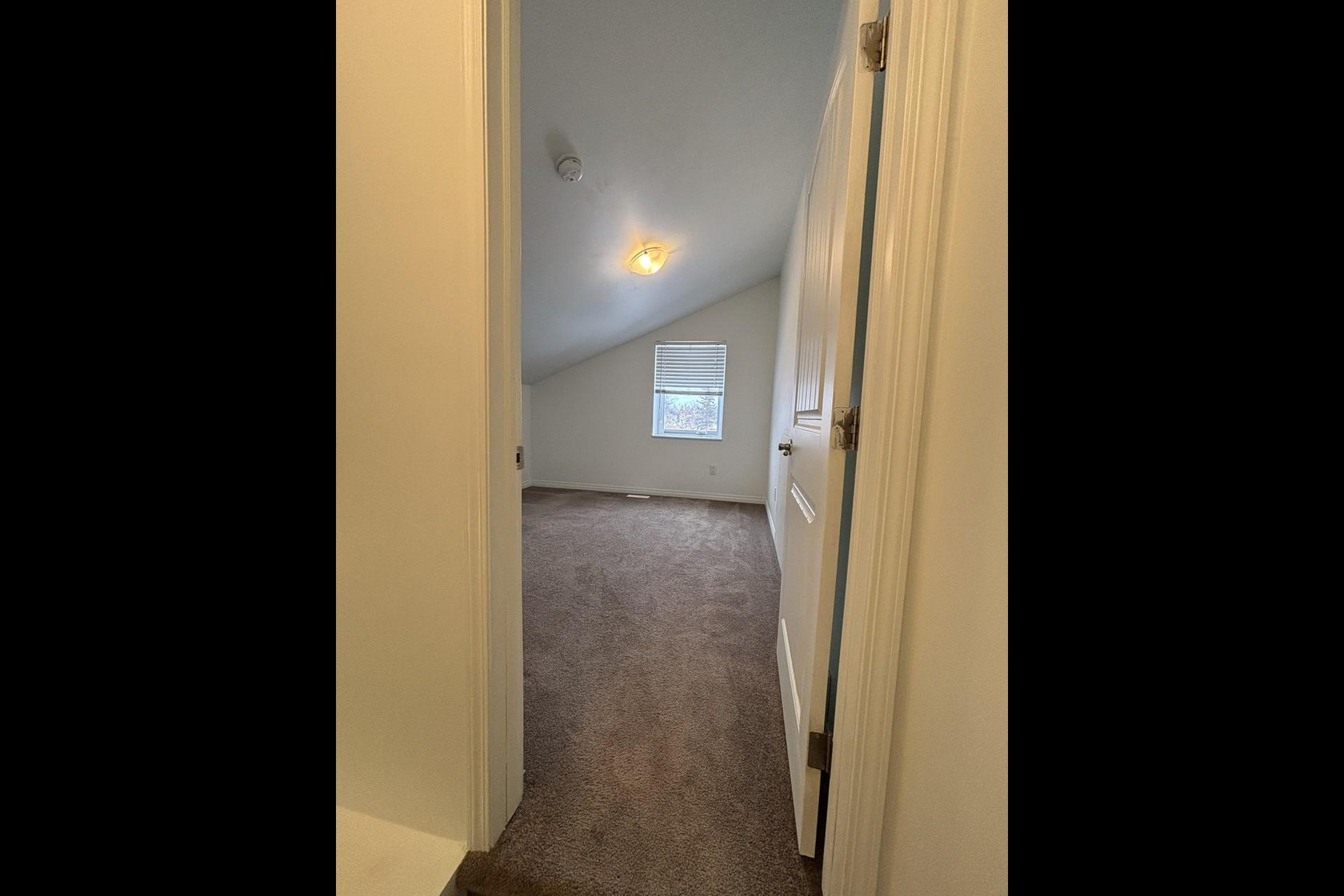 SF203 – Westwood Duplex for Rent | 4-Bed Main Floor 10509 122 Ave 12148 105 St NW | 1 Month Free - Photo 67