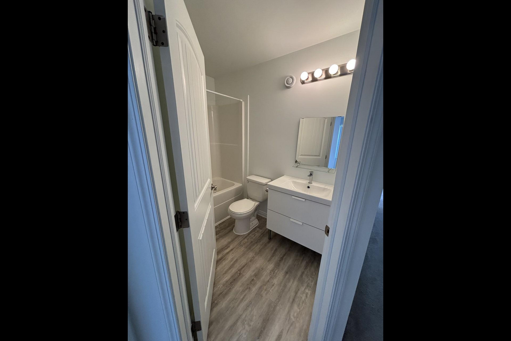 SF203 – Westwood Duplex for Rent | 4-Bed Main Floor 10509 122 Ave 12148 105 St NW | 1 Month Free - Photo 73
