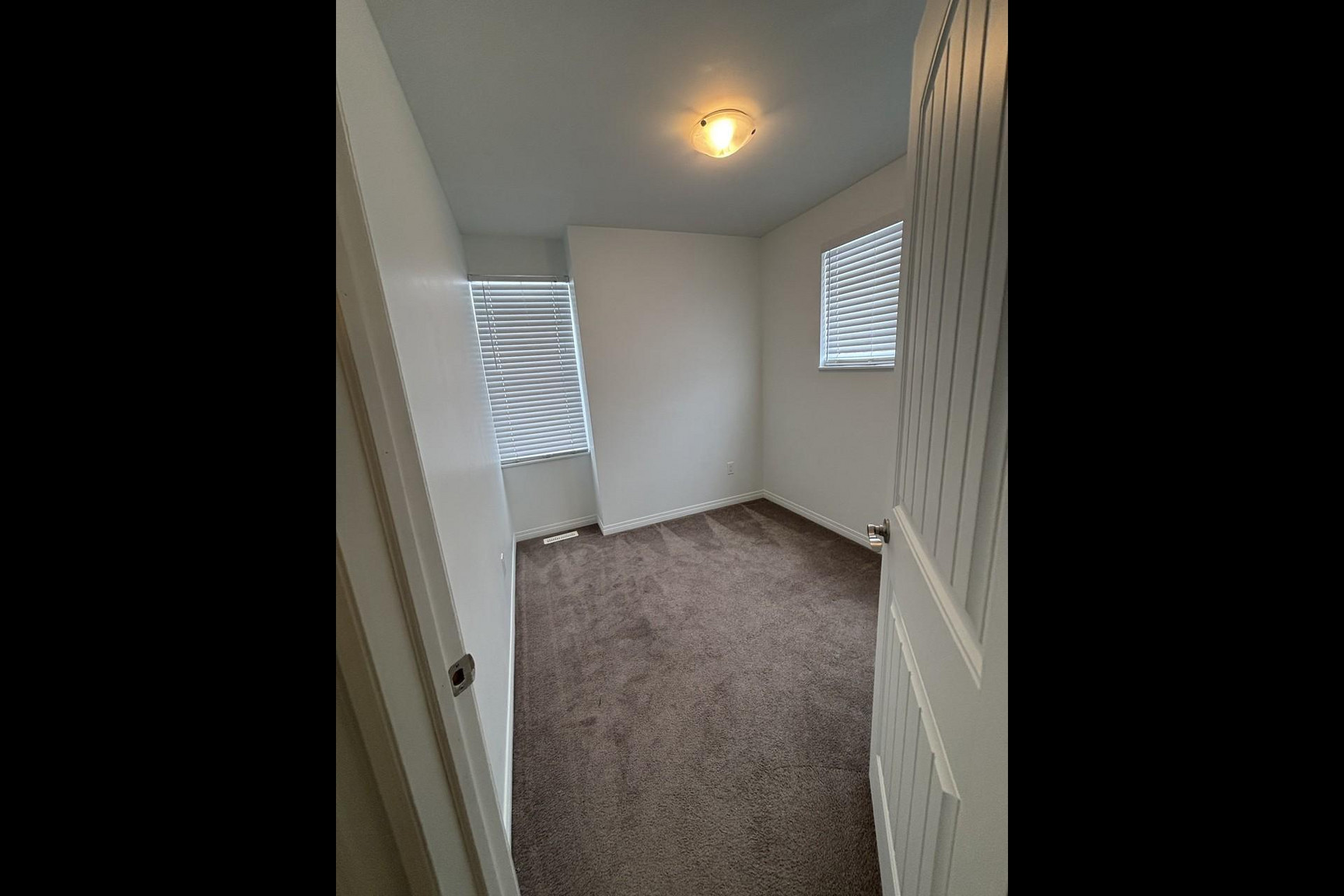 SF203 – Westwood Duplex for Rent | 4-Bed Main Floor 10509 122 Ave 12148 105 St NW | 1 Month Free - Photo 75
