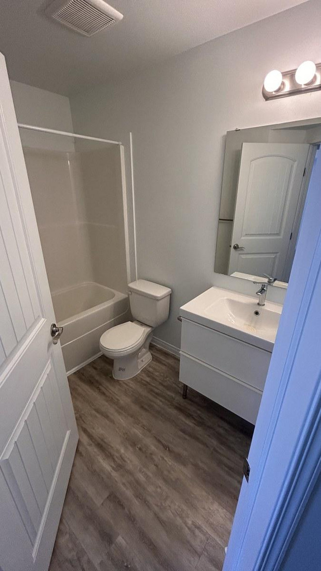 SF214 | 1 Month Free – Spacious 4 Bedroom Main Floor Home – Northwest Edmonton - Photo 31