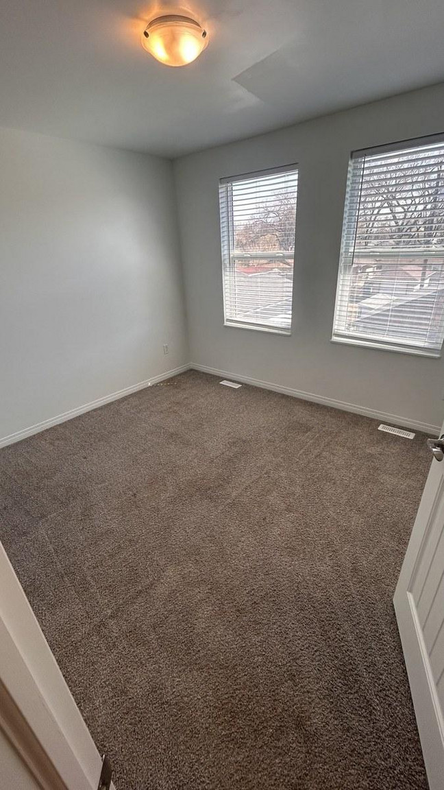 SF214 | 1 Month Free – Spacious 4 Bedroom Main Floor Home – Northwest Edmonton - Photo 33
