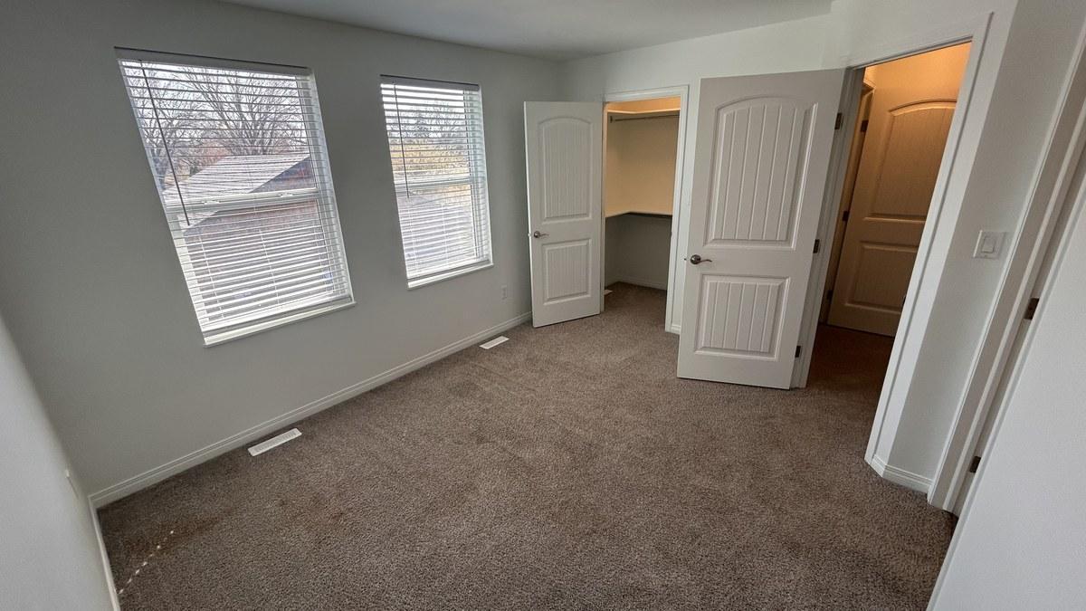 SF214 | 1 Month Free – Spacious 4 Bedroom Main Floor Home – Northwest Edmonton - Photo 35